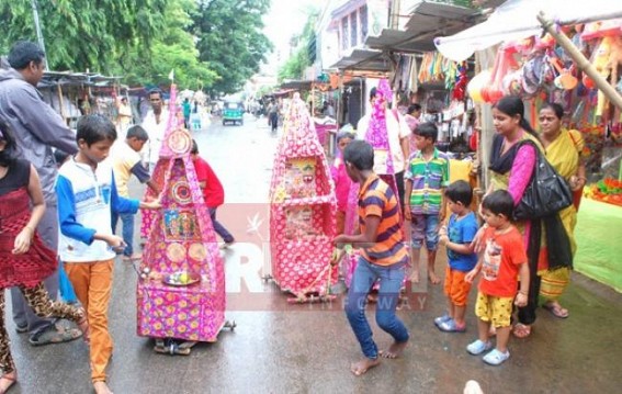 Rain disrupts Rath-Yatra 2016 : Showers spoil pilgrims’ celebrations Rain disrupts Rath-Yatra 2016 : Showers spoil pilgrims’ celebrations